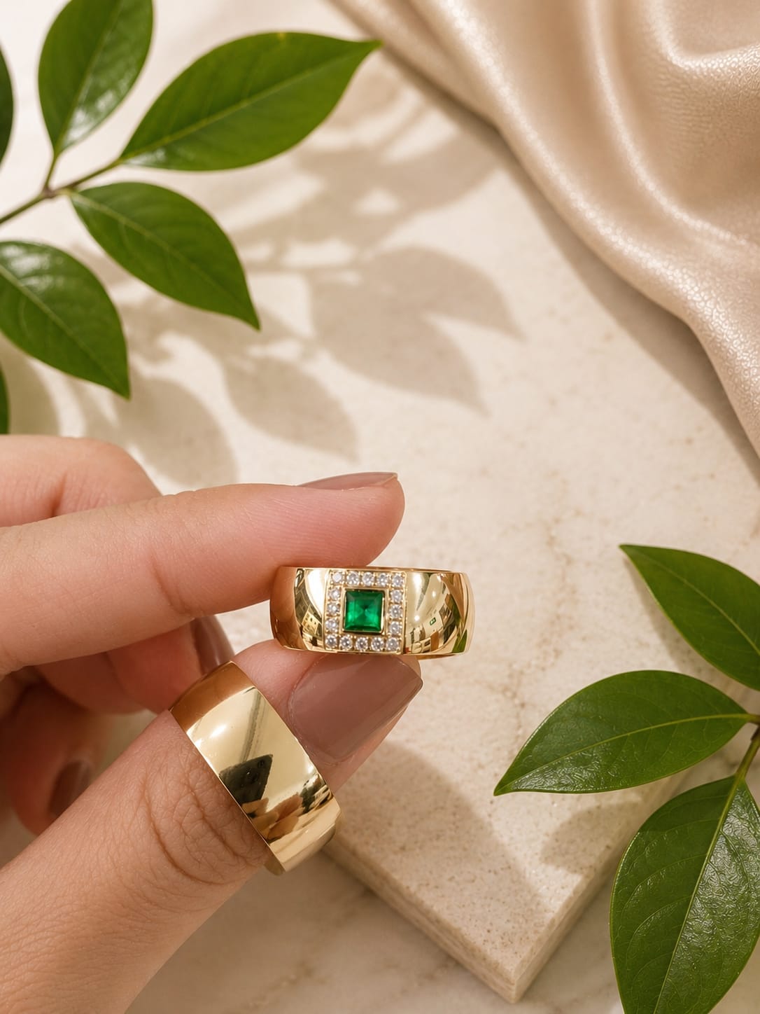 Aliança Ouro 18k Diamante com Esmeralda